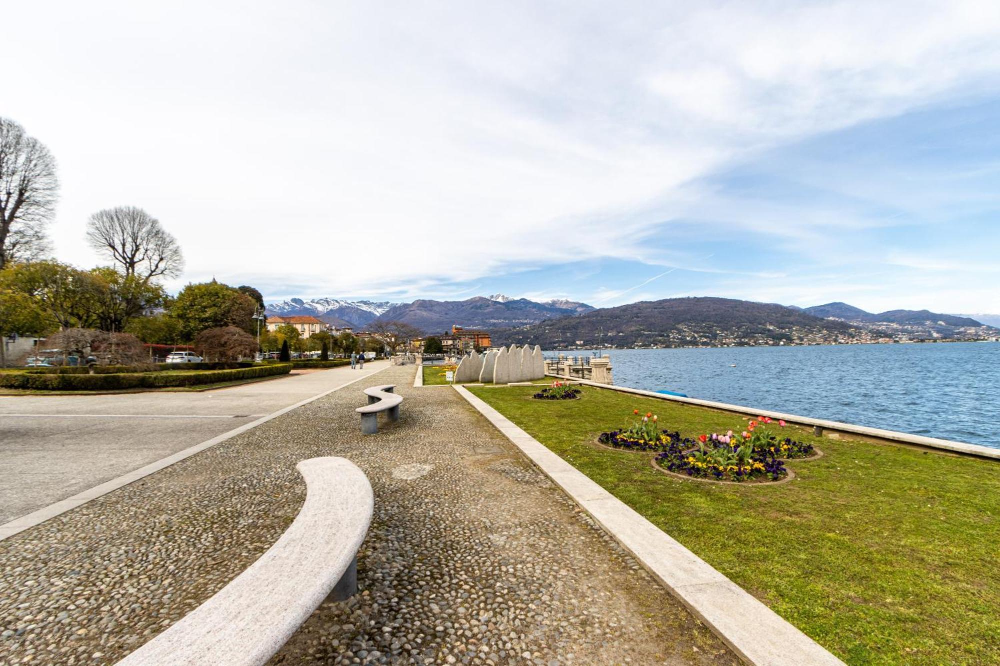 Golden Lake - Luxury Apartment ☆☆☆☆☆ - 100M From The Lake Baveno Exterior photo